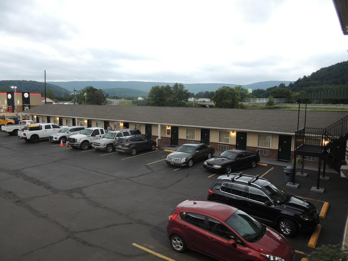 Super 8 By Wyndham Mifflinville Near Bloomsburg מראה חיצוני תמונה